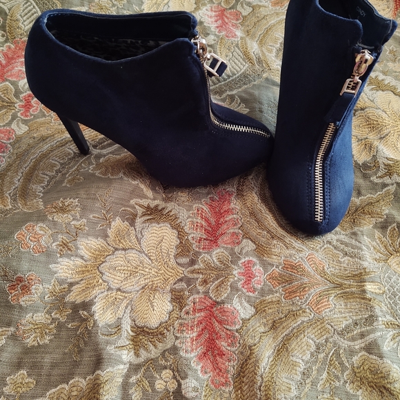 Shoes - Picture 2 of 2